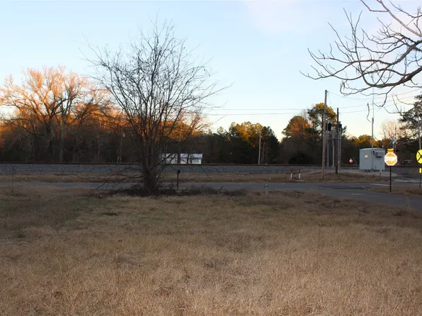 601 S Land Ave, Oil City, LA 71061