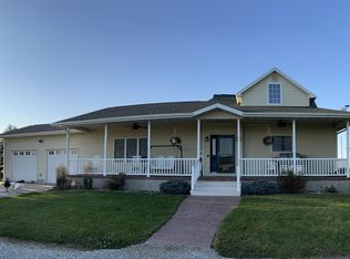 1882 Viking Ave, Sumner, IA 50674