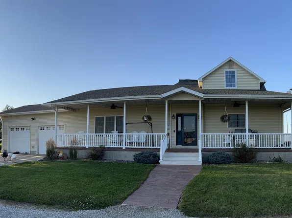 1882 Viking Ave, Sumner, IA 50674