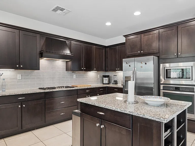3826 E Cat Balue Dr — Photo 2