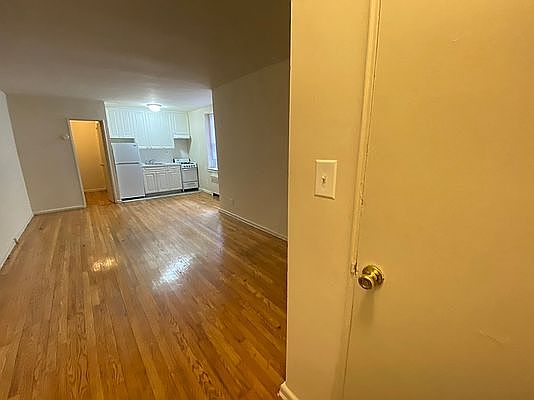 2nd image of 143-29 Barclay Ave #5T