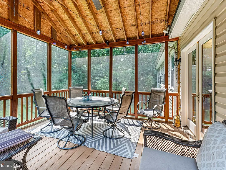 10870 Hammond Dr — Photo 19