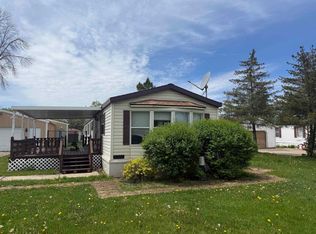 N5935 Derby Ln, Cecil, WI 54111