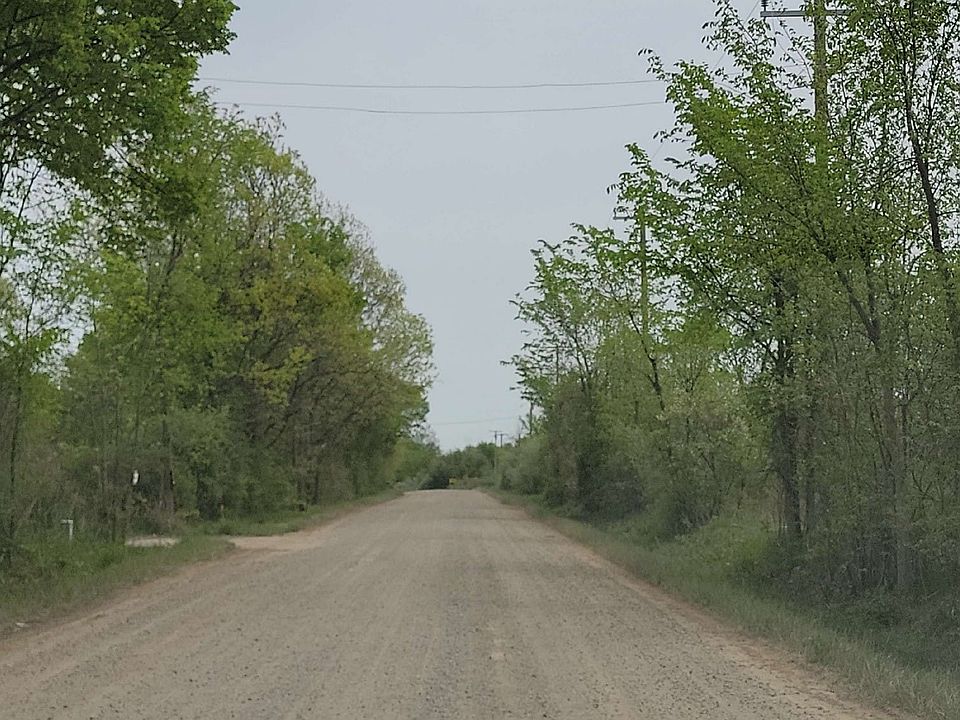 2nd image of 8925 Petz Rd