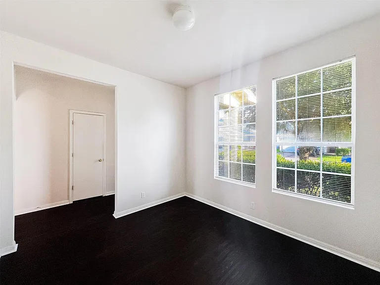 4712 Lake Champlain Ln — Photo 2