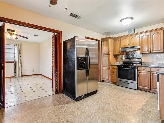 4th image of 1608 N Starrett Rd