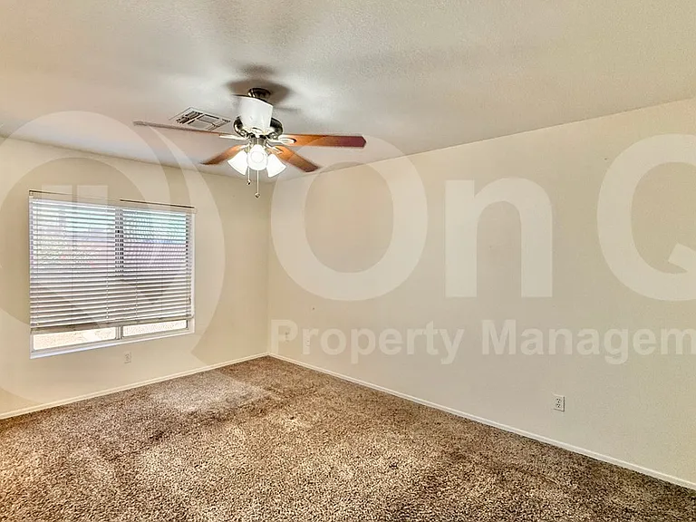 611 W Liberty Ln — Photo 9
