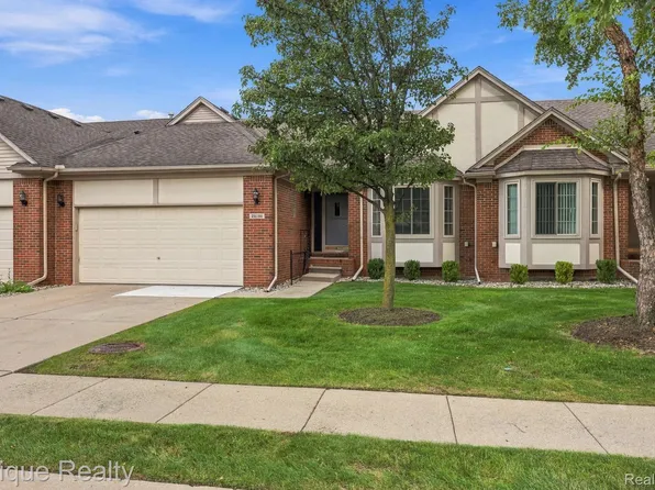 28181 Cottonwood Ct #31, New Baltimore, MI 48047