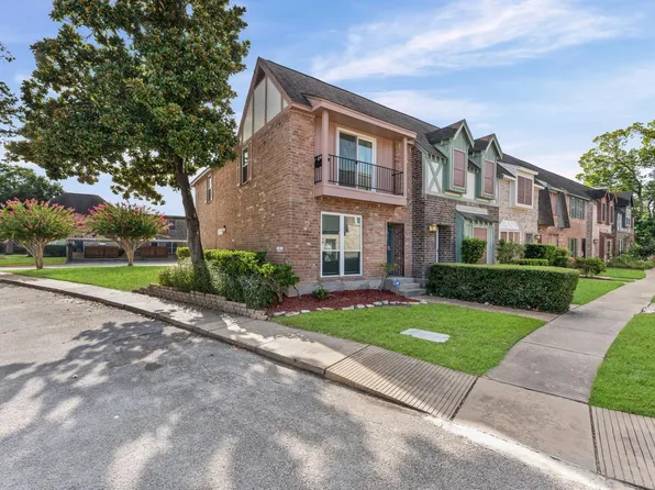 830 Threadneedle St APT 240, Houston, TX 77079