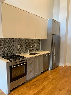 Rented by Greenrock Management | media 25