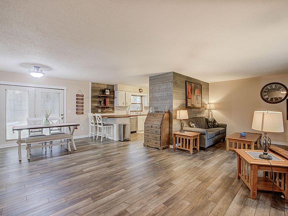 2nd image of 2028 Eaglewood Ln