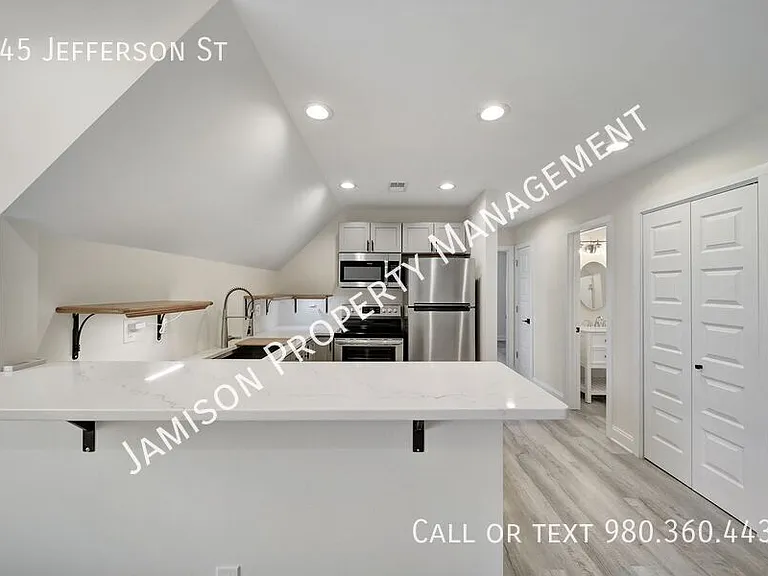 345 Jefferson St — Photo 7