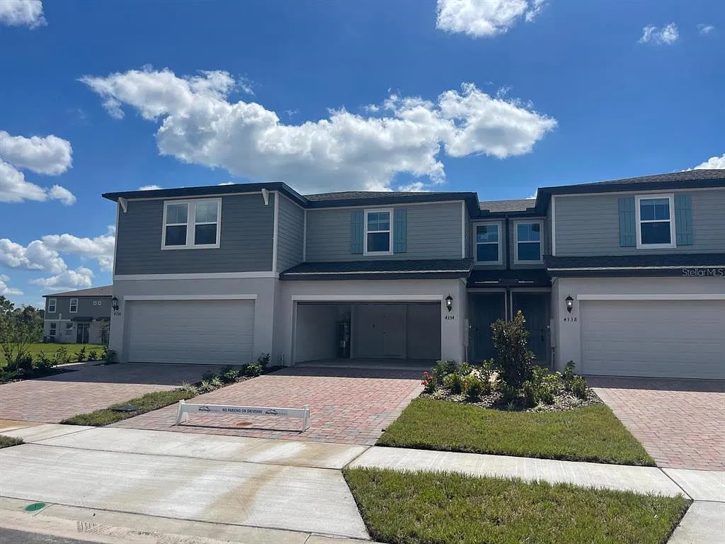 3 bed, 2.5 bath, 1566 sqft, $2,000 — Photo 1
