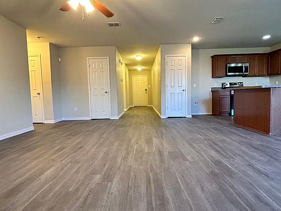 5th image of 1609 Gayla Creek Dr