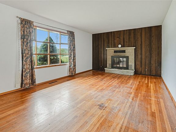 4th image of 1705 N George St