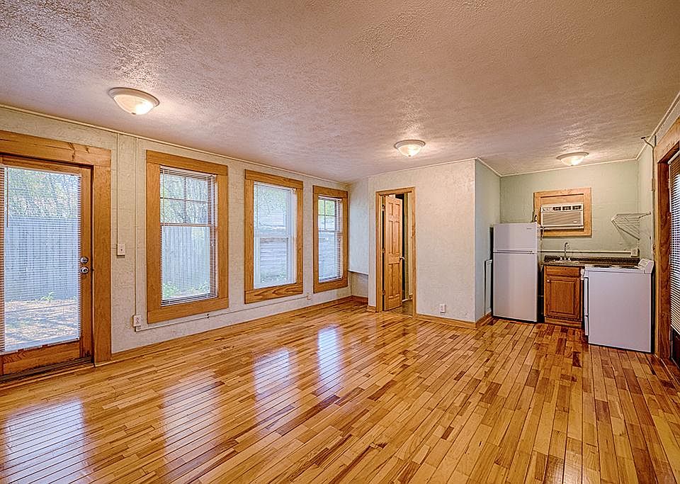 2nd image of 103 Belle Meade Dr