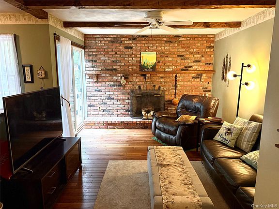 4th image of 33A Hillside Avenue