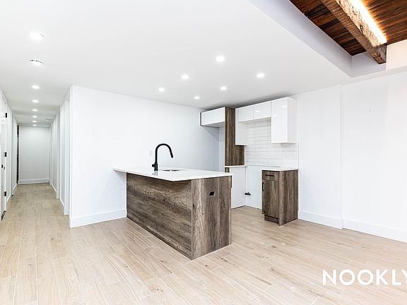4th image of 323 Hart St #2