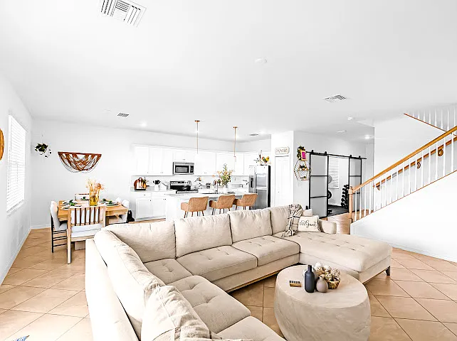 4 bed, 2529 sqft, $3,500 — Photo 3