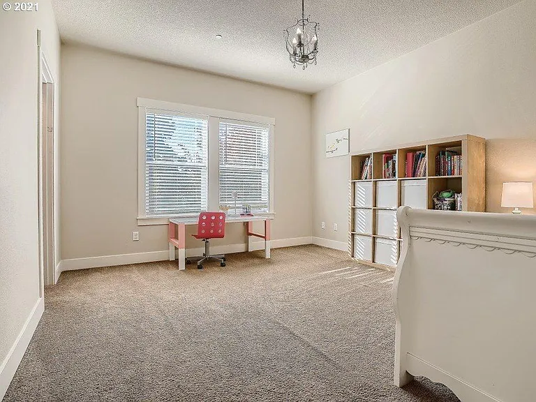 28142 SW Iceland Ave — Photo 15