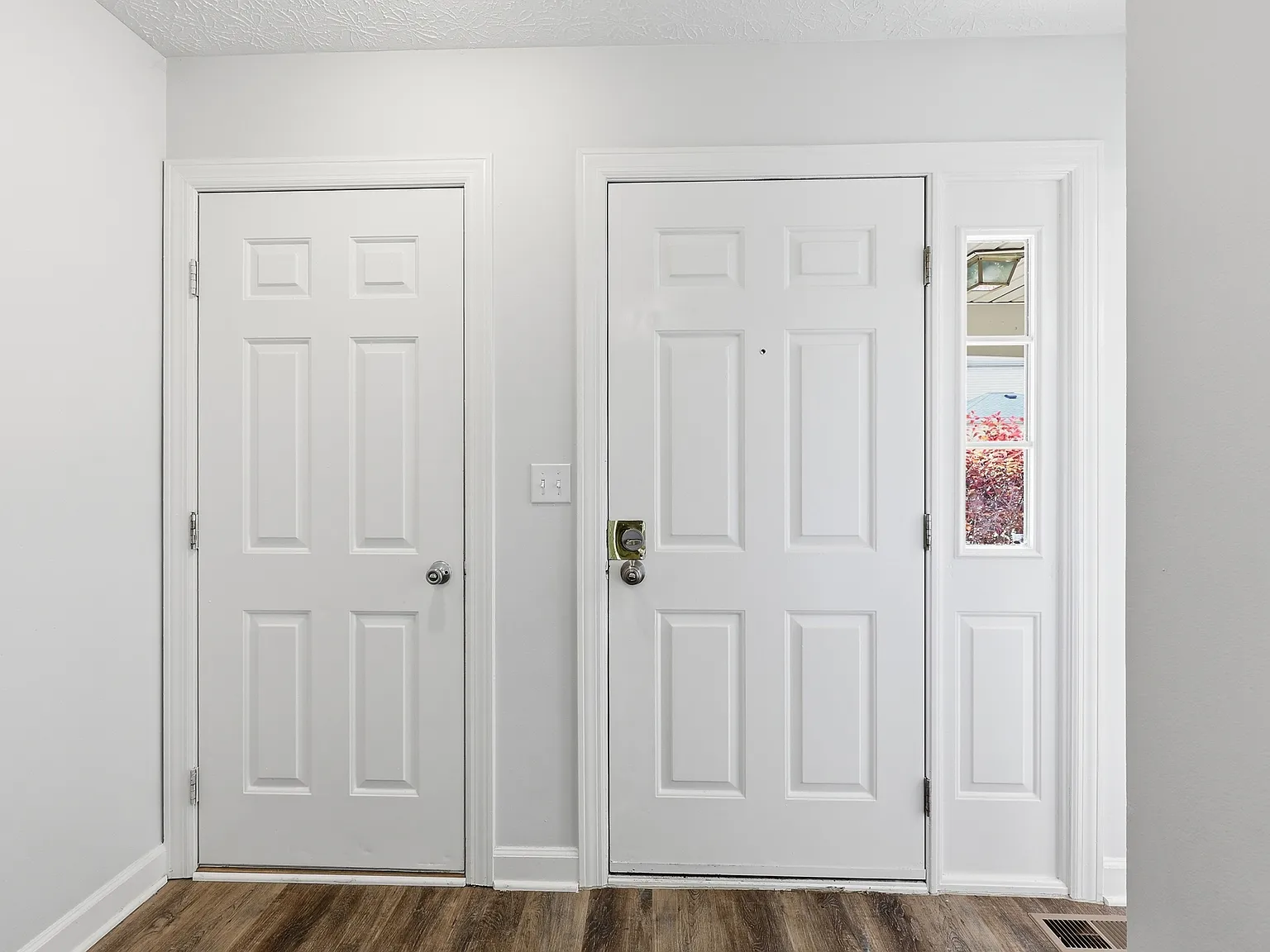 2 bed, 1.5 bath, 1324 sqft, $1,900 — Photo 3