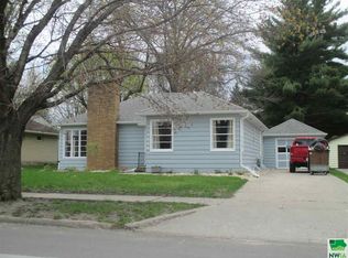 1424 E 9th St, Sheldon, IA 51201