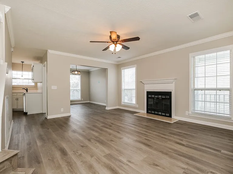 3102 Creekview Ln — Photo 4