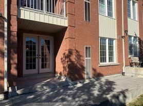 82 Petra Way, Whitby, ON