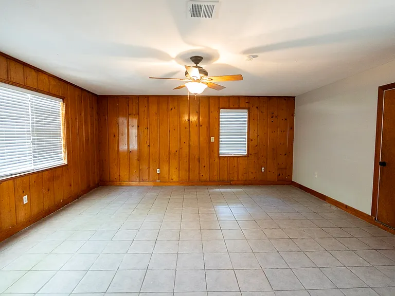 9521 Palmetto Ln — Photo 4
