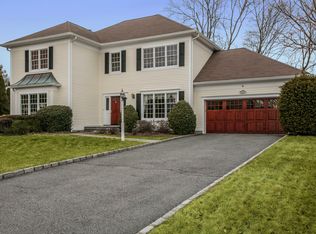 9 Nina Ln, White Plains, NY 10605