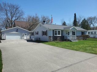 109 Flora Ave, Houghton Lake, MI 48629