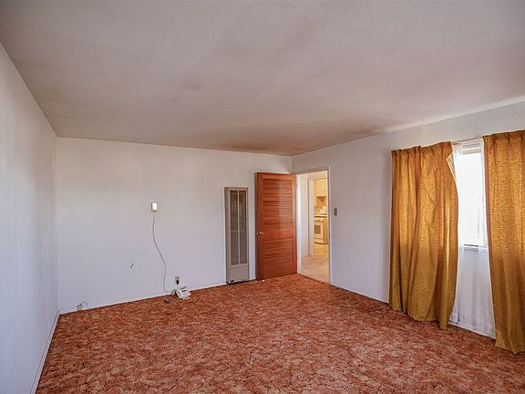 4th image of 2402 Aspen Dr