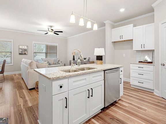 5th image of 4 Dewey Rd