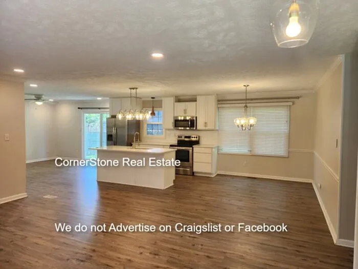 3 bed, 2.0 bath, 1401 sqft, $1,700 — Photo 3