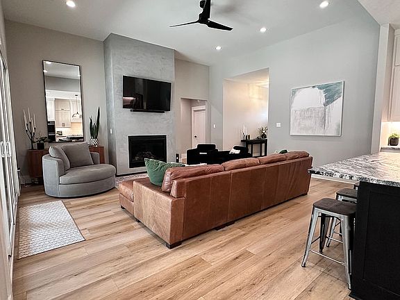 12' Ceiling in Living Room
