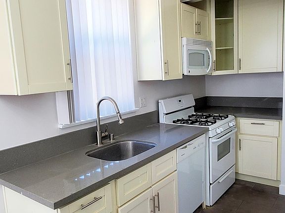 2nd image of 5262 1/2 Tujunga Ave #7uwj6x01w