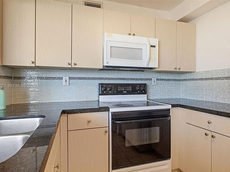 10050 NW 9th Street Cir #203 — Photo 28
