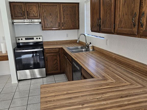 5th image of 2671 N TAMARISK Street
