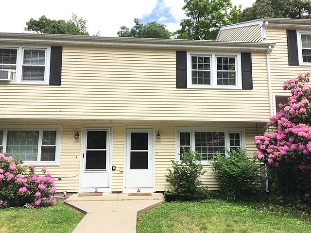 156 E Bacon St — Photo 1