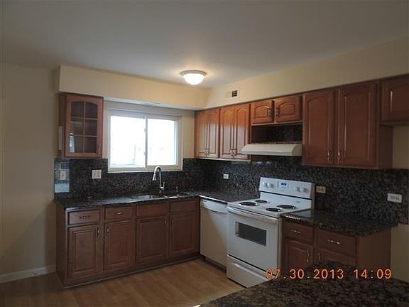 3rd image of 9389 Bay Colony Dr