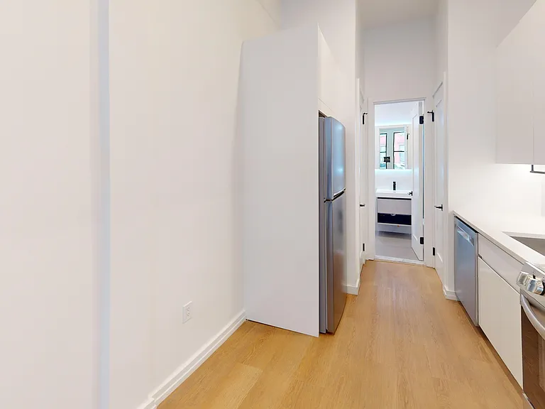 313 S 4th St #2F — Photo 7