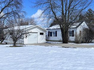 965 S 35th St, Manitowoc, WI 54220