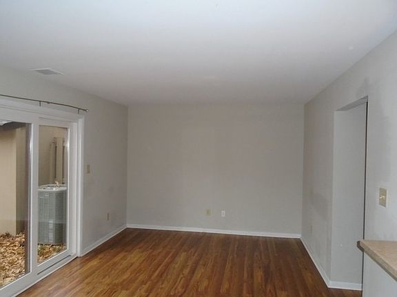 2nd image of 1200 Willow Green Dr