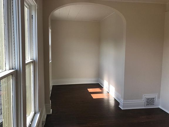 Alt view living / dining