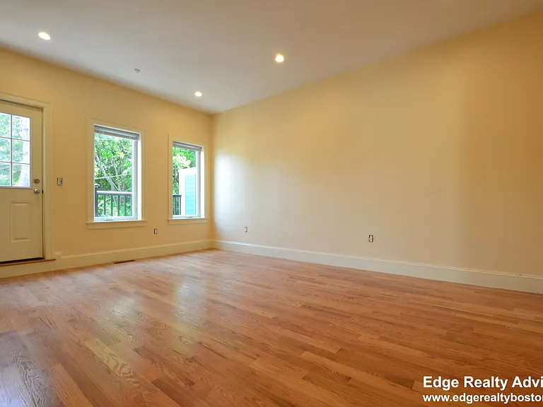 118 Tremont St — Photo 7