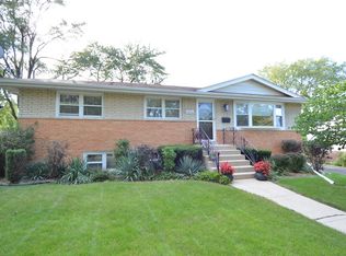 8940 S 84th Ct, Hickory Hills, IL 60457