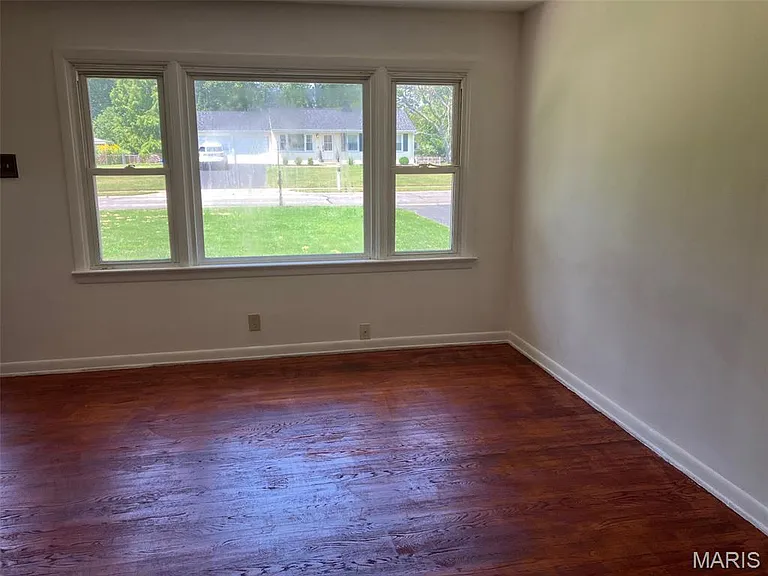 228 Newton Pl — Photo 5