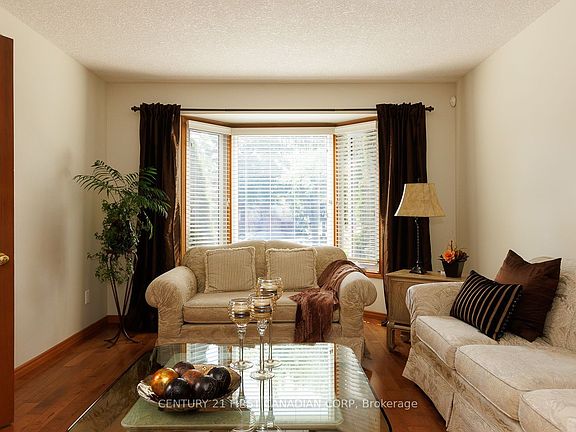 5th image of 255 Deveron Cres