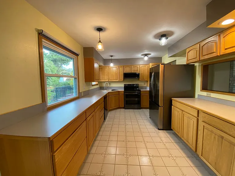 620 Sherman Dr — Photo 3