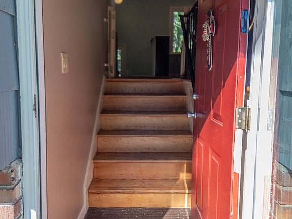 Tiled entryway, front & rear